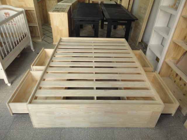Cama modelo 06 de Mueblería Longhi