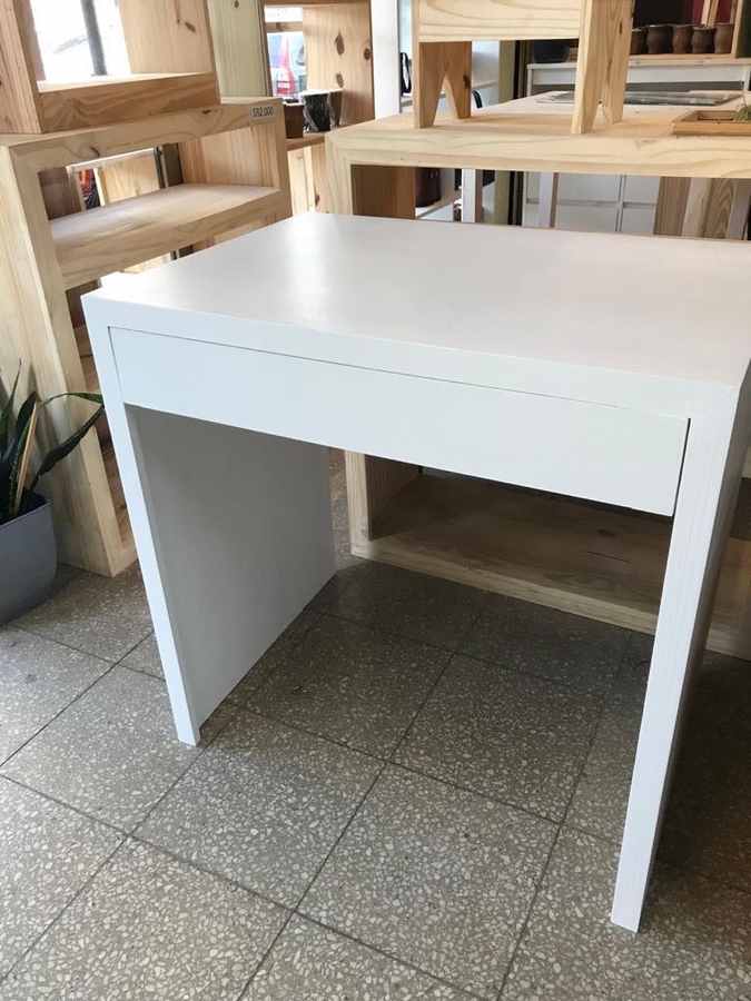 Escritorio modelo 02 de Mueblería Longhi