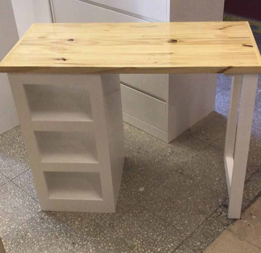 Escritorio modelo 12 de Mueblería Longhi