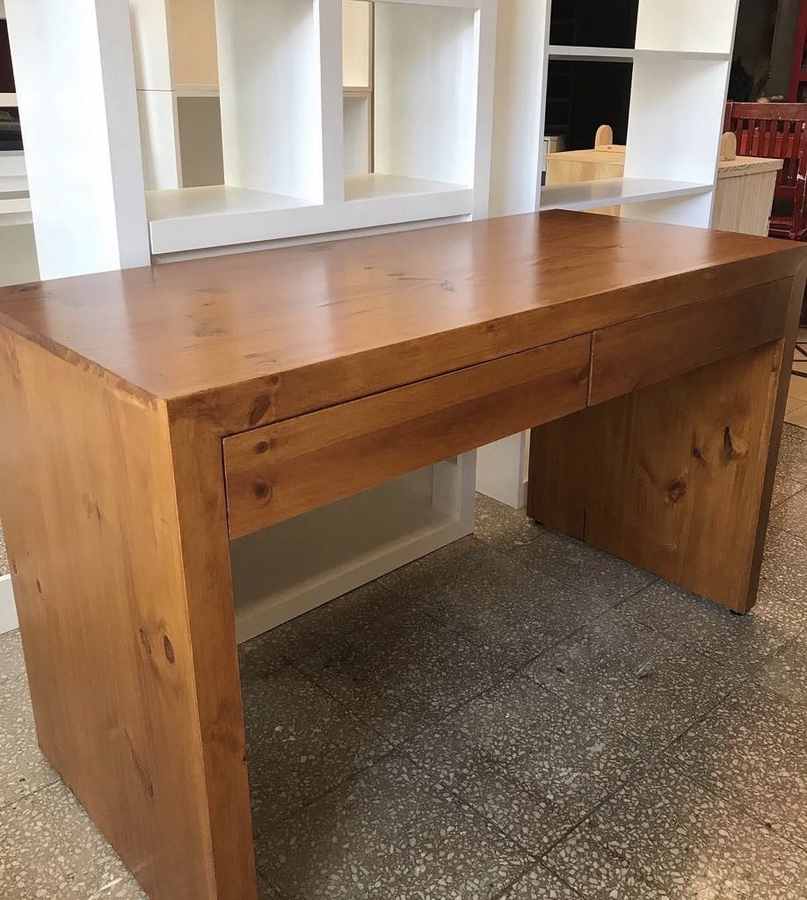 Escritorio modelo 17 de Mueblería Longhi