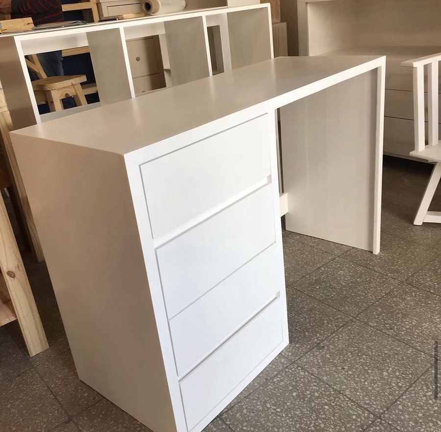 Escritorio modelo 19 de Mueblería Longhi