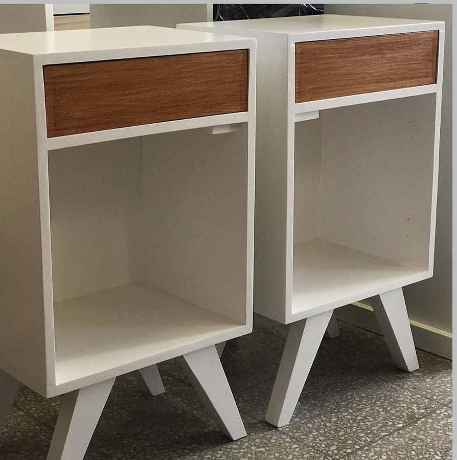Mesa de luz modelo 01 de Mueblería Longhi