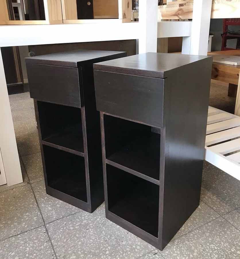 Mesa de luz modelo 05 de Mueblería Longhi