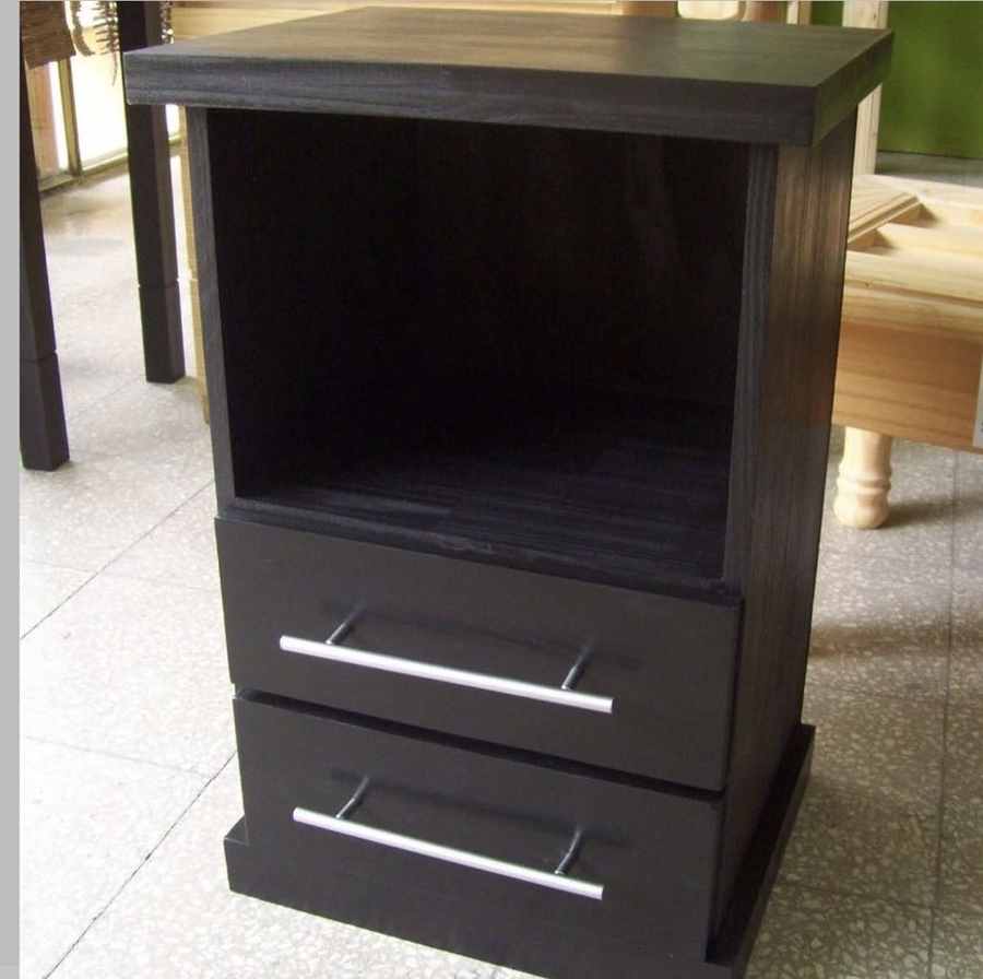 Mesa de luz modelo 09 de Mueblería Longhi