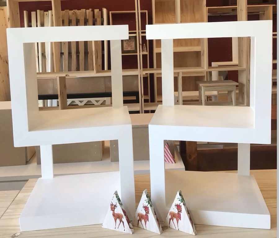 Mesa de luz modelo 10 de Mueblería Longhi
