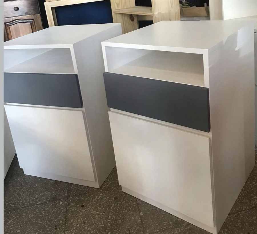 Mesa de luz modelo 12 de Mueblería Longhi