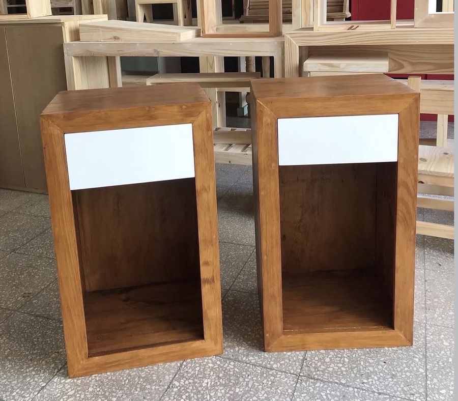 Mesa de luz modelo 14 de Mueblería Longhi
