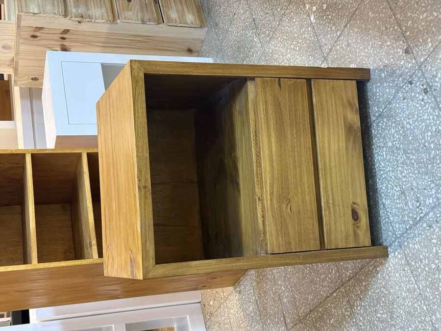 Mesa de luz modelo 15 de Mueblería Longhi