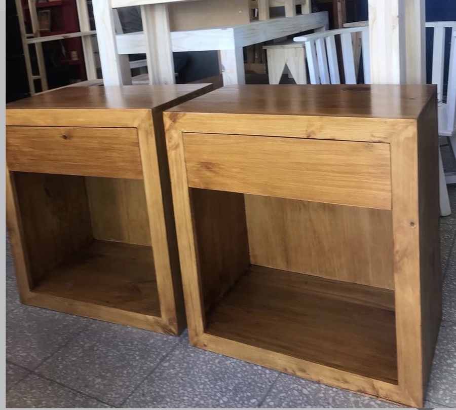 Mesa de luz modelo 16 de Mueblería Longhi
