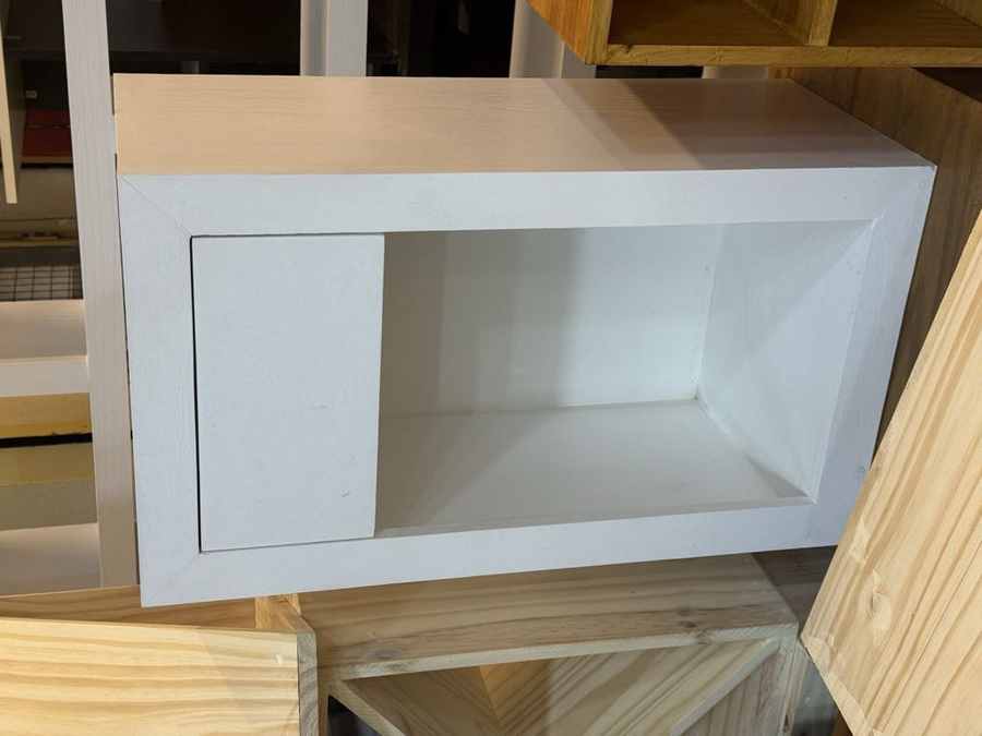 Mesa de luz modelo 17 de Mueblería Longhi