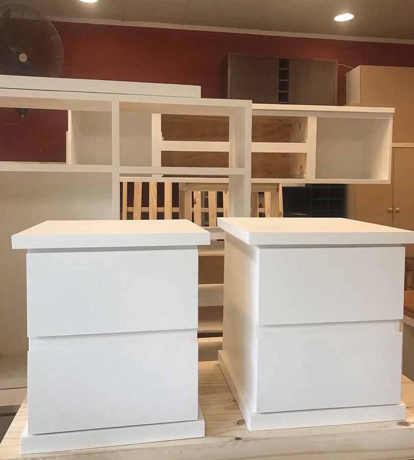 Mesa de luz modelo 18 de Mueblería Longhi