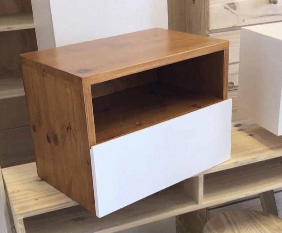 Mesa de luz modelo 19 de Mueblería Longhi